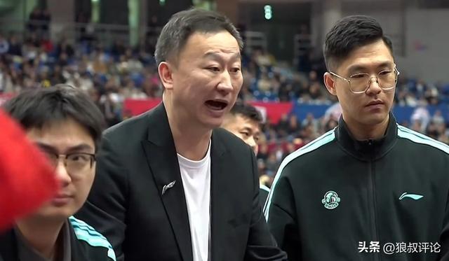 开云-刘维伟：韦瑟斯庞总是情绪这么大 天天哄是一件特别累的事情